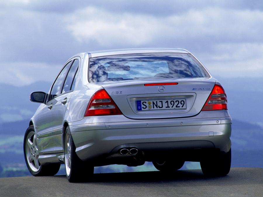  Mercedes-Benz C32 AMG 2001 года  (фото 10 из 14)